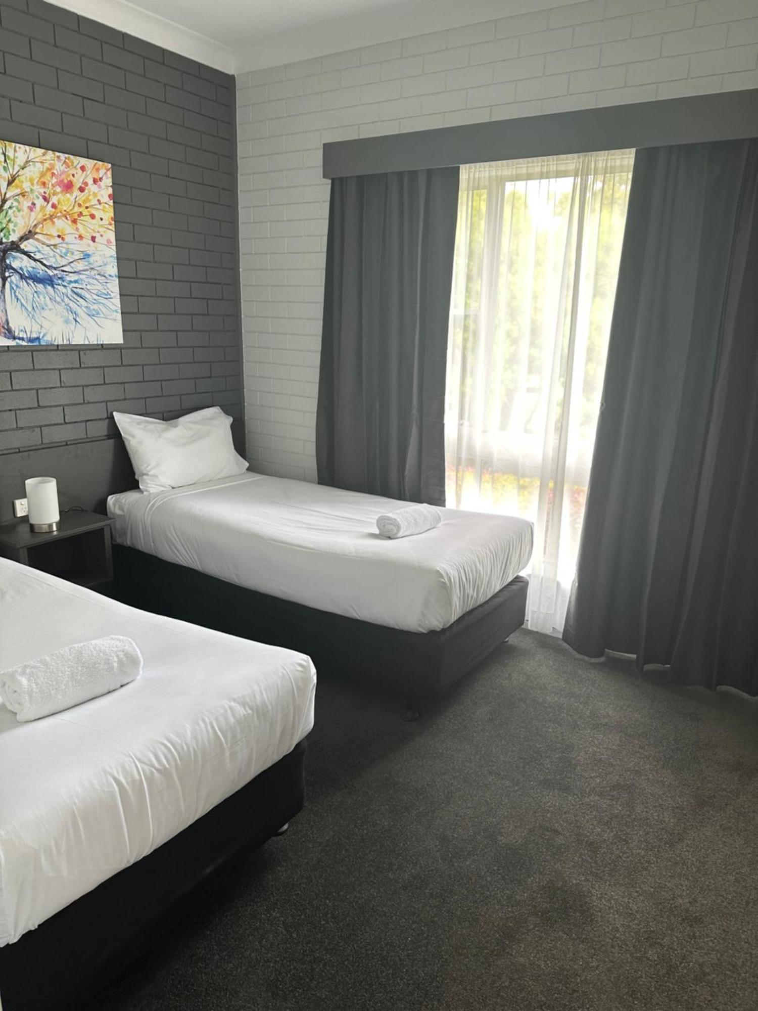 Blue Violet Motor Inn Toowoomba Ngoại thất bức ảnh